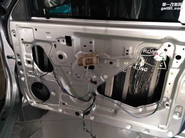 尼桑皮卡全车升级改装狮龙隔音——清远征途汽车音响