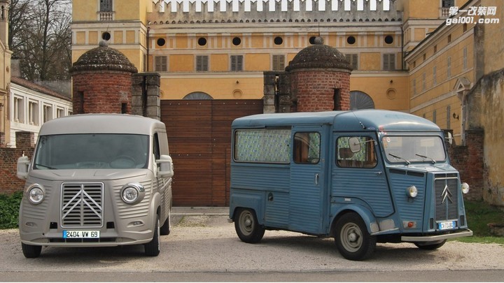 italian-designers-create-a-kit-that-turns-a-citroen-jumper-into-its-ancestor_10.jpg