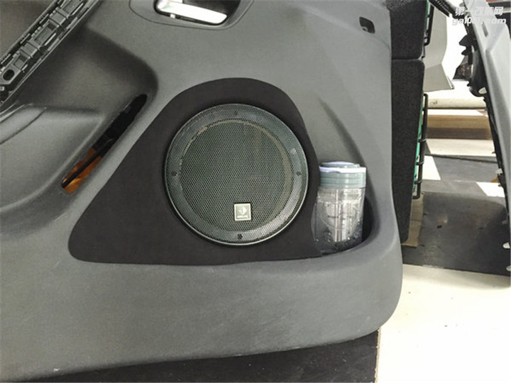 江西月福汽车音响改装雪铁龙C3-XR门板中低音倒模
