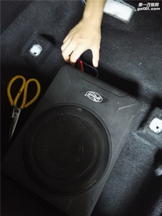 罗定金声汇汽车音响——新马3改装全车DLS喇叭+超薄低音+.....