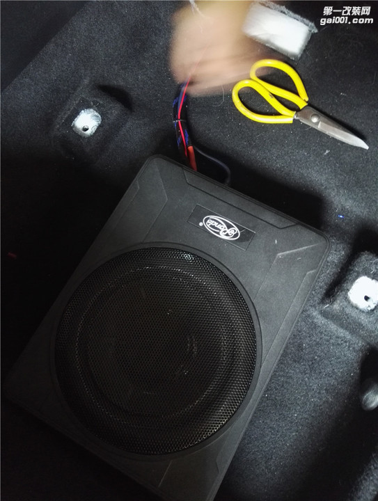 罗定金声汇汽车音响——新马3改装全车DLS喇叭+超薄低音+.....