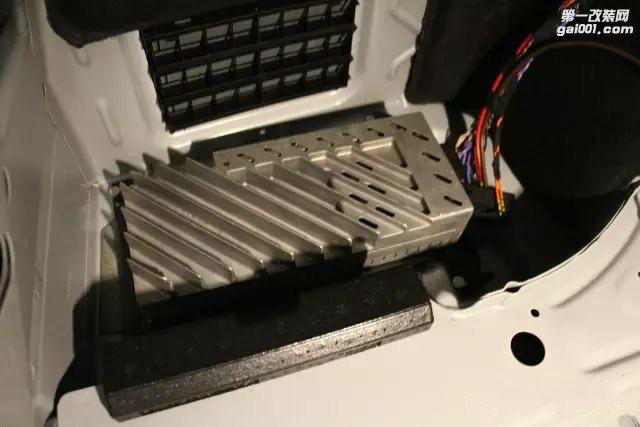江西先驱宝马3系改装哈曼音响12件套、NBT全套、双色氛围灯
