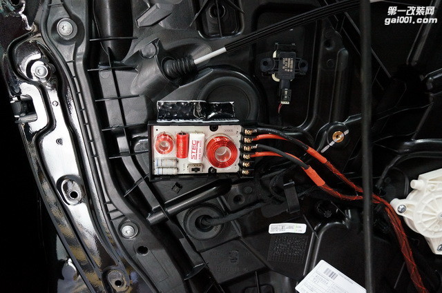 9 意大利史泰格SE650C喇叭分频器的接线与固定.JPG