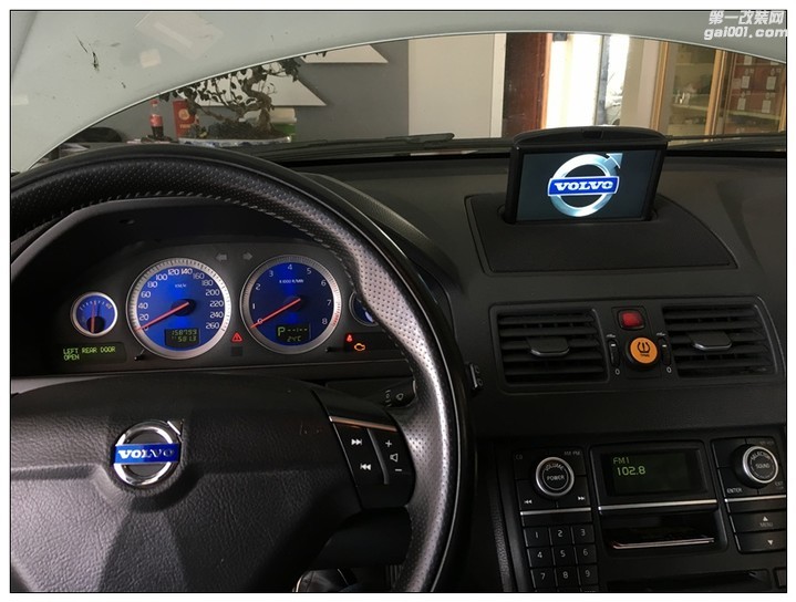 昆明沃尔沃XC90原厂导航加装,完美匹配360倒车可视胎压系统！