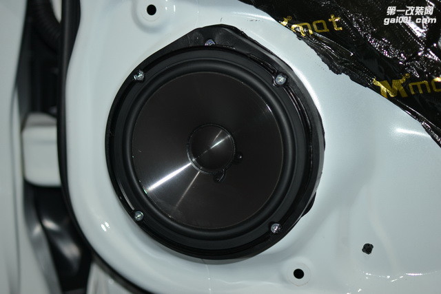 6JBL6500C 套装喇叭安装效果.JPG