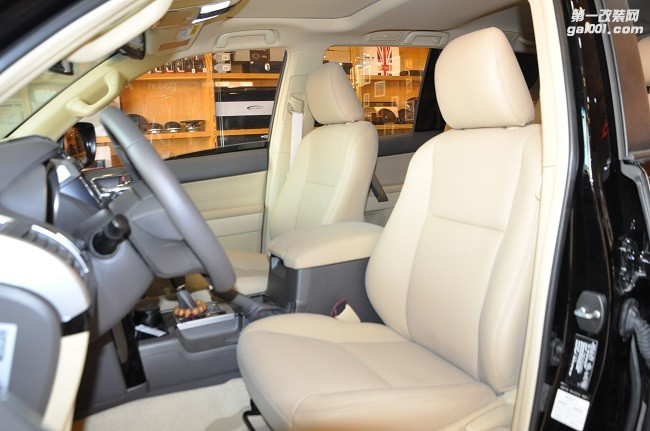 丰田霸道改装音响及座椅真皮包覆 舒适在路上的极致享受。