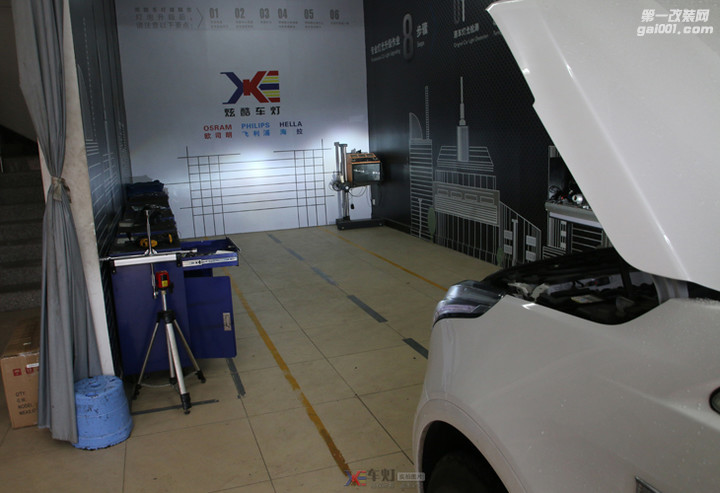 凯迪拉克XT5再次改装升级海拉5双光透镜+飞利浦XV+安定器