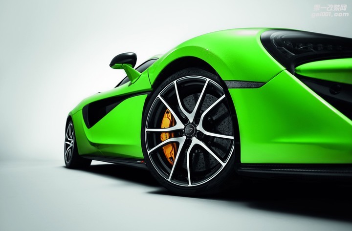 迈凯轮推出超级运动系列碳纤维改装套件