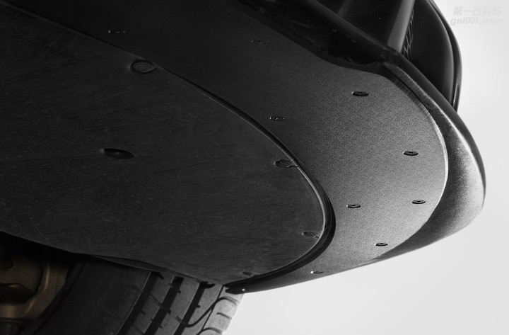 迈凯轮推出超级运动系列碳纤维改装套件