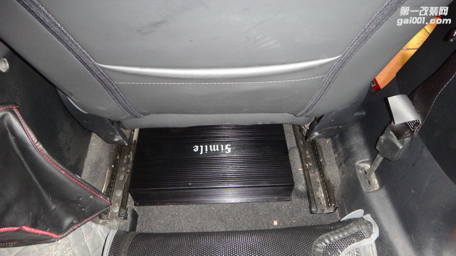 8诗蔓SH-490安装在座位底有效节省空间.JPG