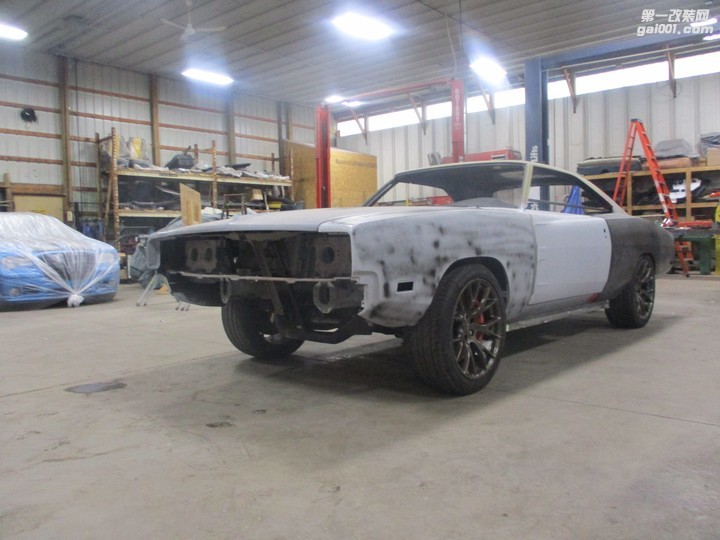 1969-dodge-charger-body-dropped-onto-challenger-hellcat-shell-in-monster-swap_28.jpg