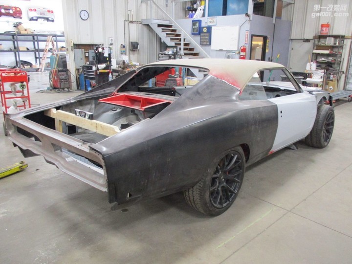 1969-dodge-charger-body-dropped-onto-challenger-hellcat-shell-in-monster-swap_38.jpg