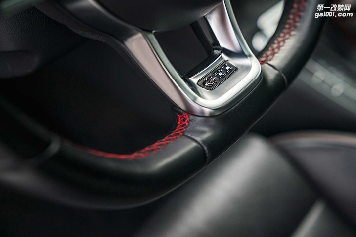 2015-vw-mk7-gti-steering-wheel (2).jpg