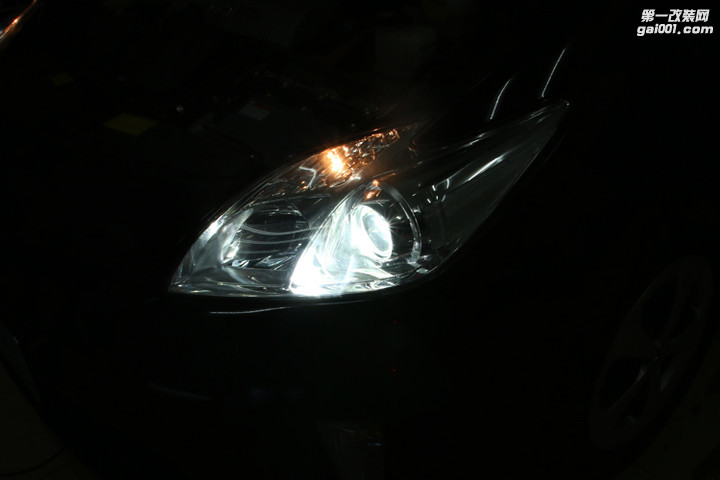 丰田普锐斯氙气大灯改装案例 专业车灯升级 流水尾灯改装