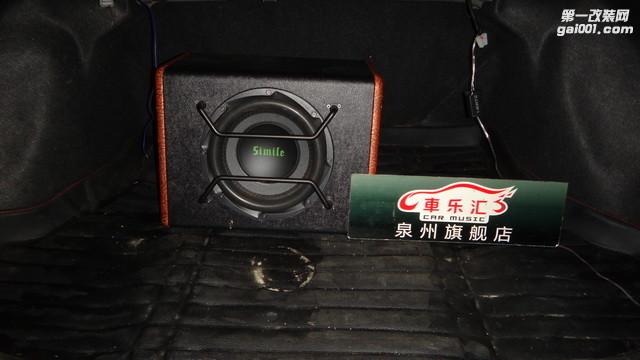 13，诗蔓SD-100Z超低音单元安装在尾箱.JPG