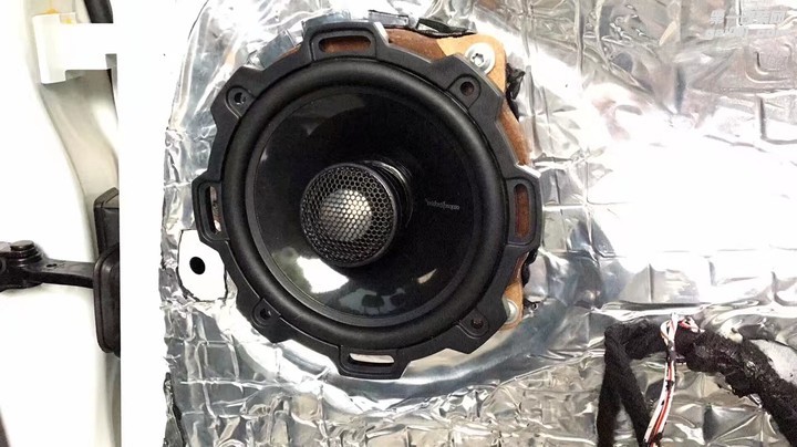南宁宝马320i音响改装尼诺帕克喇叭处理器+隔音改装