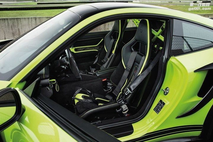 techart_gtstreet_r_interior_01.jpg