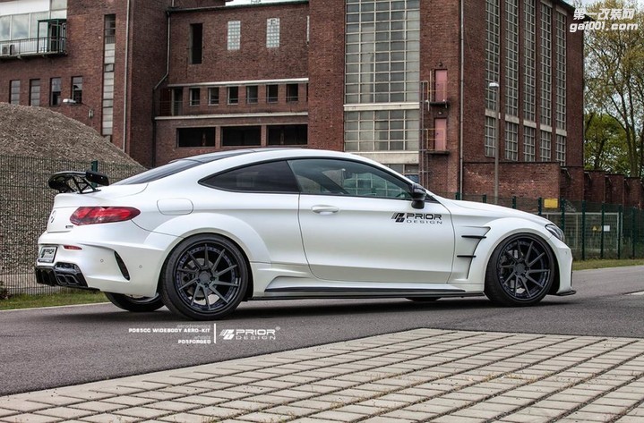 prior-design-mercedes-amg-c63-coupe-is-a-brutish-beauty_11.jpg