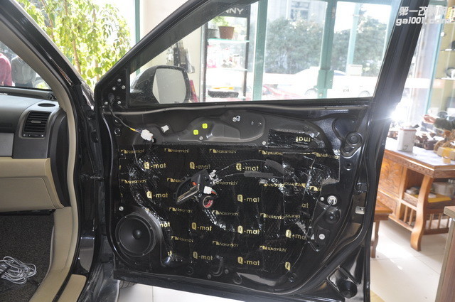 6，豪客MC II套裝喇叭中低音安装在前门原位.JPG