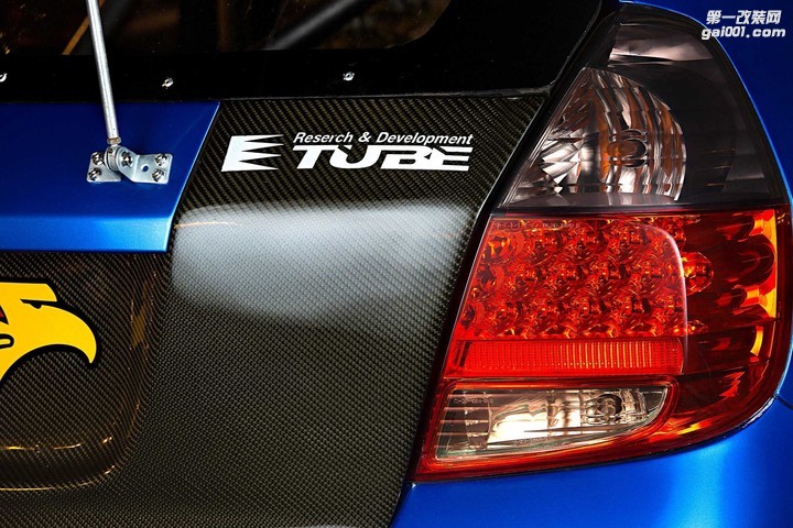 2004-honda-jazz-carbon-fiber-hatch.jpg