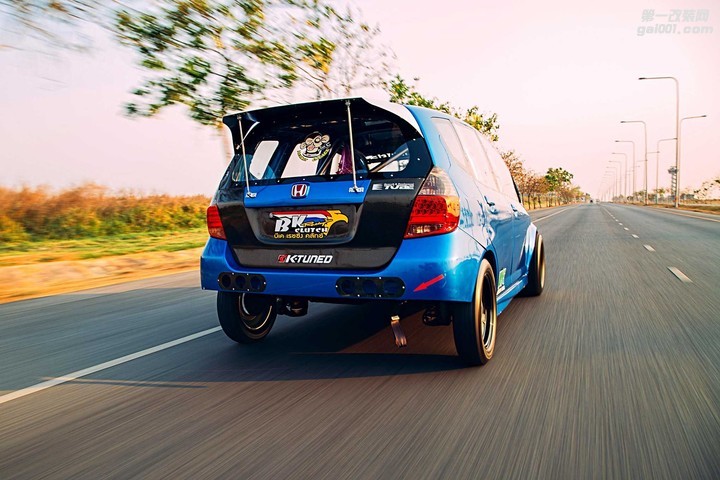 2004-honda-jazz-custom-aluminum-roof-wing.jpg