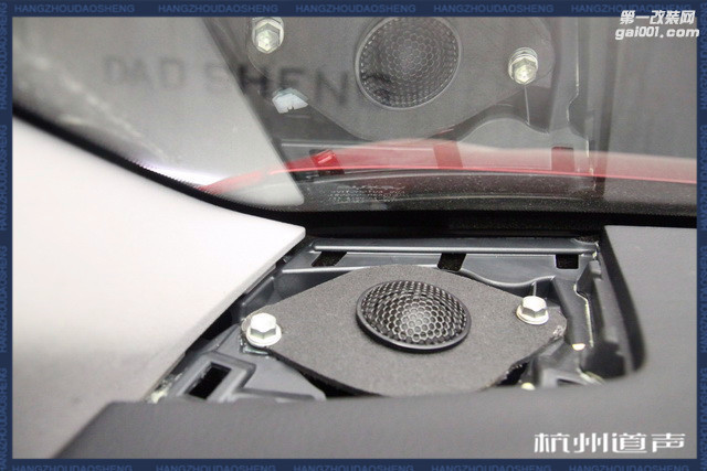 6，日本PHASS P1高音单元安装在汽车仪表台上.jpg