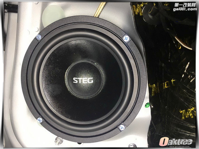 5 前声场STEG史太格ST 650C中低音喇叭的安装近照.jpg