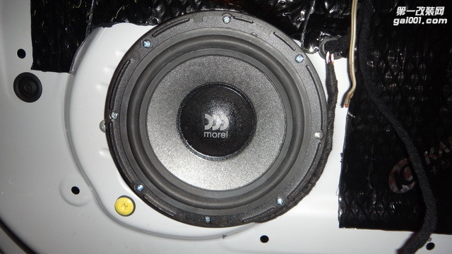 6，摩雷优特声603中低音喇叭安装在汽车原位.JPG