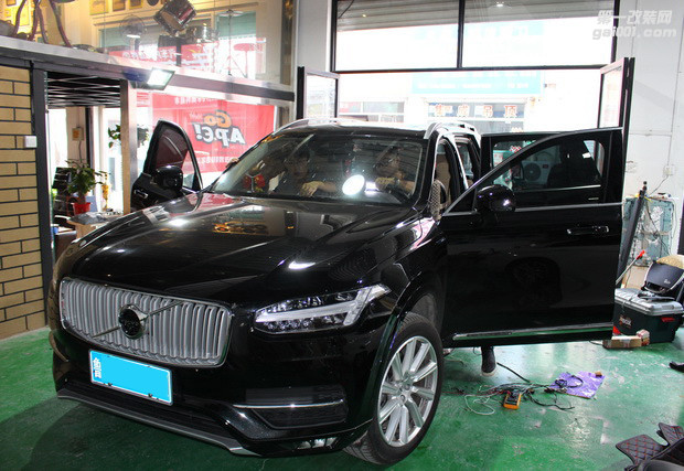 1 沃尔沃xc90来到音乐盛典进行升级.jpg