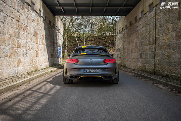manhart-amg-c63-s-coupe-cr700-is-brutally-loud-does-100-to-200-km-h-in-54s_2.jpg
