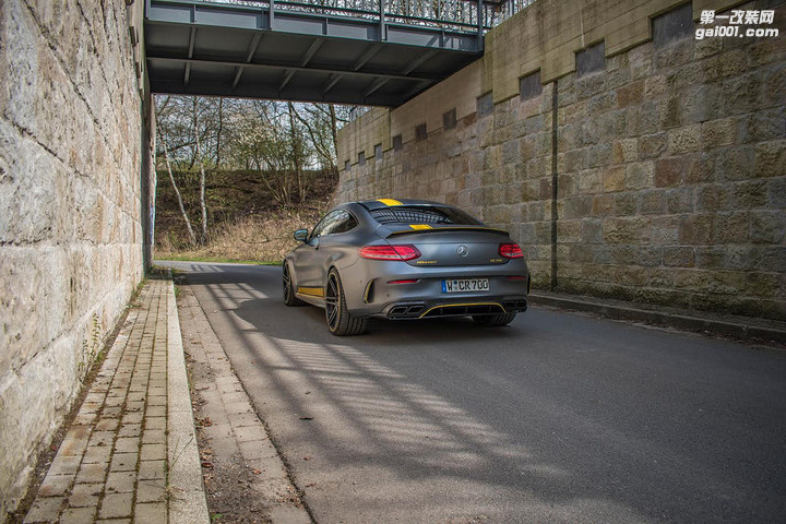 manhart-amg-c63-s-coupe-cr700-is-brutally-loud-does-100-to-200-km-h-in-54s_5.jpg