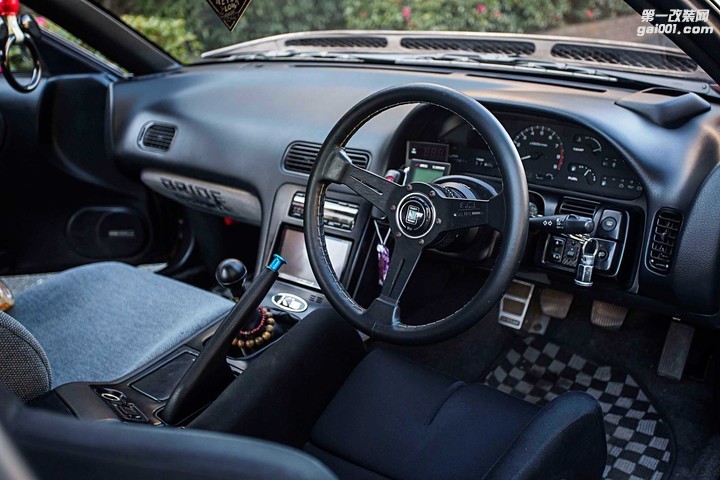 1989-nissan-silvia-k-coupe-nardi-classic-steering-wheel (1).jpg