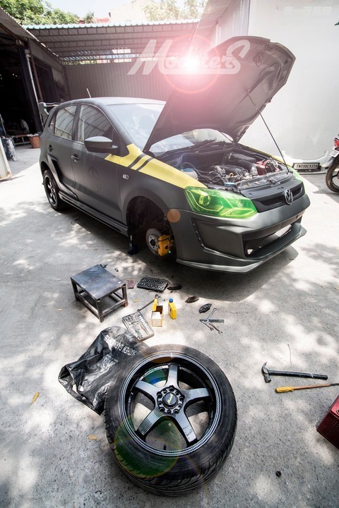vw-polo-tuning-combines-fake-carbon-with-drum-brakes-and-four-exhausts_4.jpg