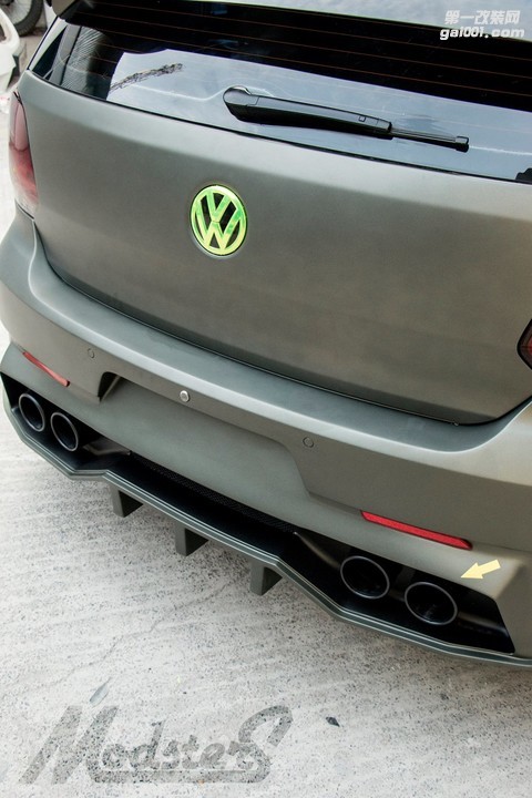 vw-polo-tuning-combines-fake-carbon-with-drum-brakes-and-four-exhausts_8.jpg