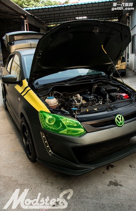 vw-polo-tuning-combines-fake-carbon-with-drum-brakes-and-four-exhausts_10.jpg