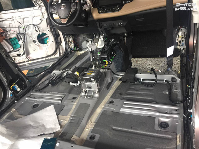 丰田RAV-4全车升级改装狮龙隔音——清远征途汽车音响