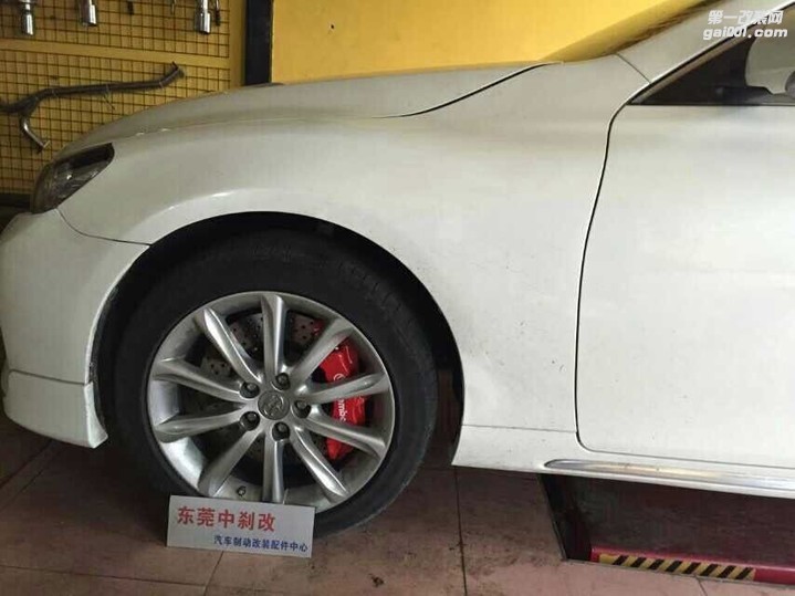 丰田锐志改装正品布雷博刹车卡钳brembo 18z六活塞刹车