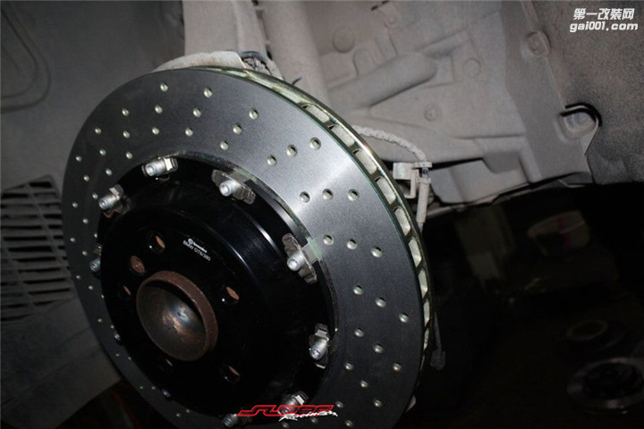 成都 宝马535前面BREMBO GT6 后面原装尾刹车碟 改装升级案例...