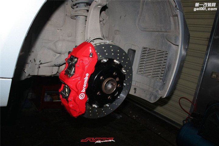 成都 宝马535前面BREMBO GT6 后面原装尾刹车碟 改装升级案例...