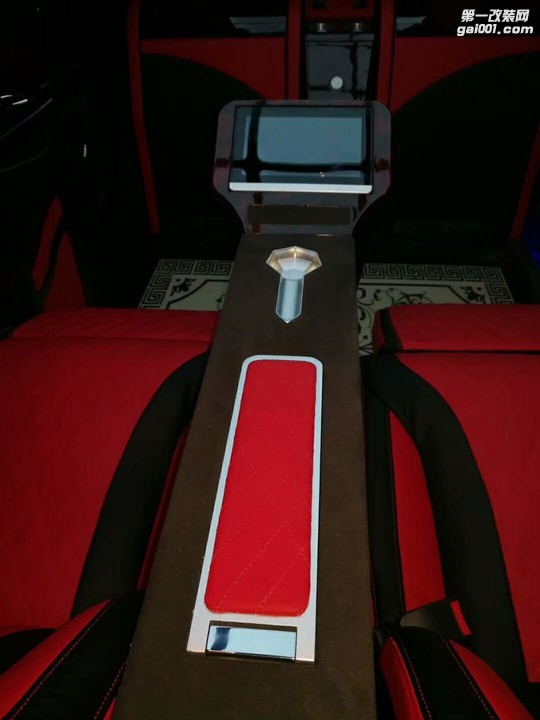 别克GL8航空座椅木地板格栅顶设计高端舒适体验