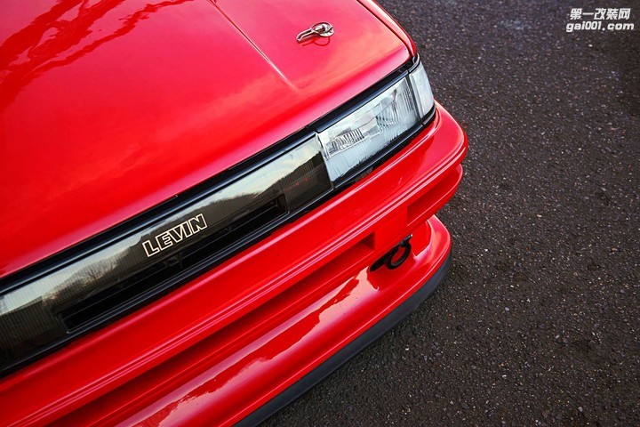 改装版1984丰田卡罗拉（AE86）