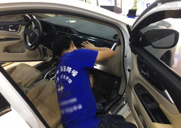 本田凌派升级改装尼歌汽车音响系统作业，提升音质