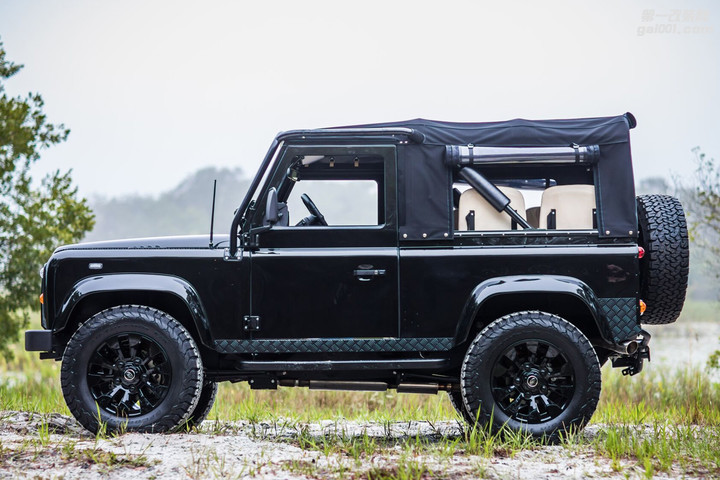 shoehorning-an-ls3-v8-in-a-land-rover-defender-is-tuning-done-right-118875_1.jpg