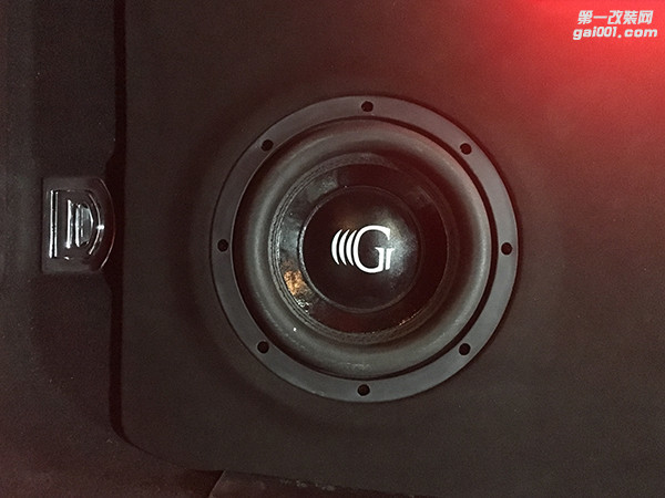 大连慧声音响奥迪A7 拆掉原车BOSE加装黄金声学GS-V8双低音