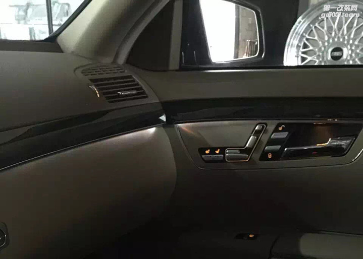 深圳昆明老款奔驰S300原厂氛围灯加装单色三色冷暖色氛围...