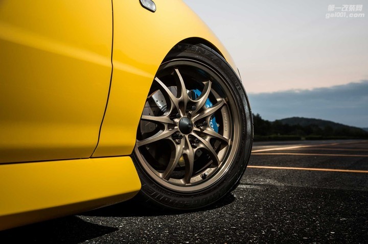lowered-2-perfection-crew-2000-honda-integra-type-rx-mugen-wheel-spoon-caliper.jpg