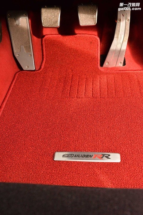 lowered-2-perfection-crew-2007-civic-mugen-rr-floormat.jpg