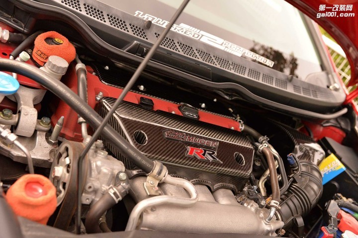 lowered-2-perfection-crew-2007-civic-mugen-rr-mugen-rr-optional-carbon-plug-cover.jpg