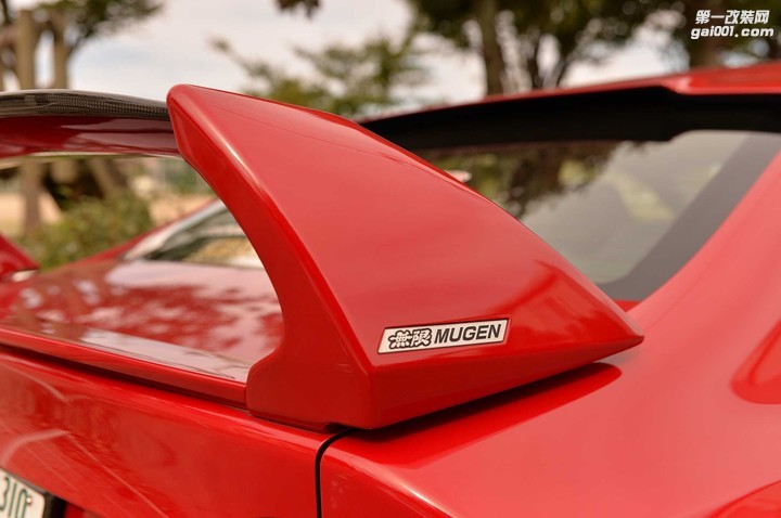 lowered-2-perfection-crew-2007-civic-mugen-rr-rear-wing.jpg