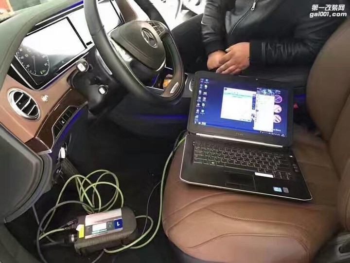 奔驰S320L升级原厂变道辅助胎压监测西安鑫朗汽车增配